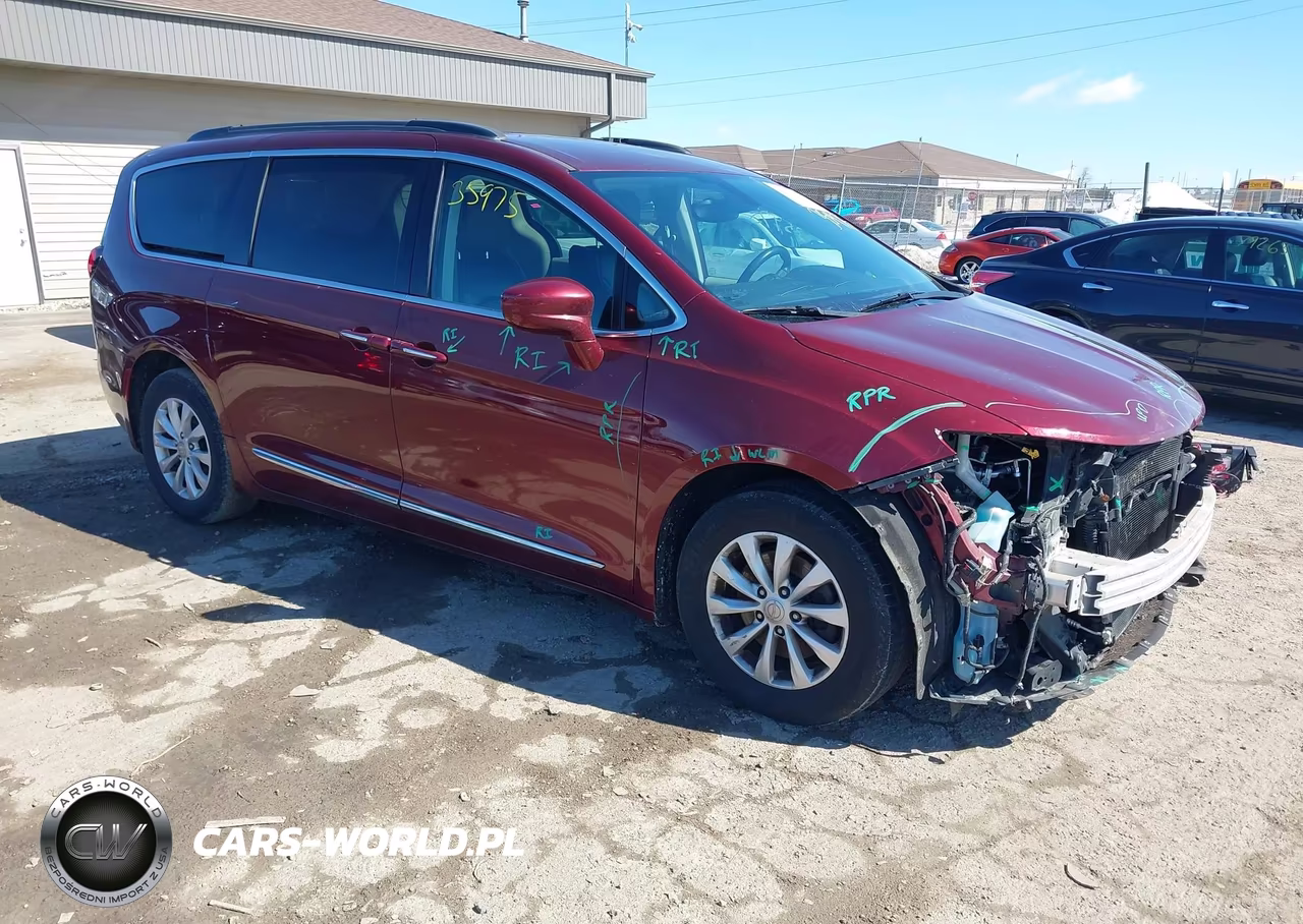 2017 Chrysler Pacifica Touring-L