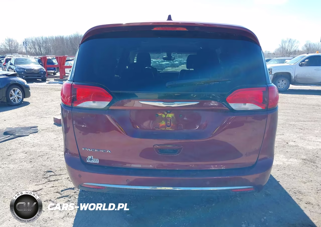 2017 Chrysler Pacifica Touring-L VIN:2C4RC1BG4HR667847 - 17
