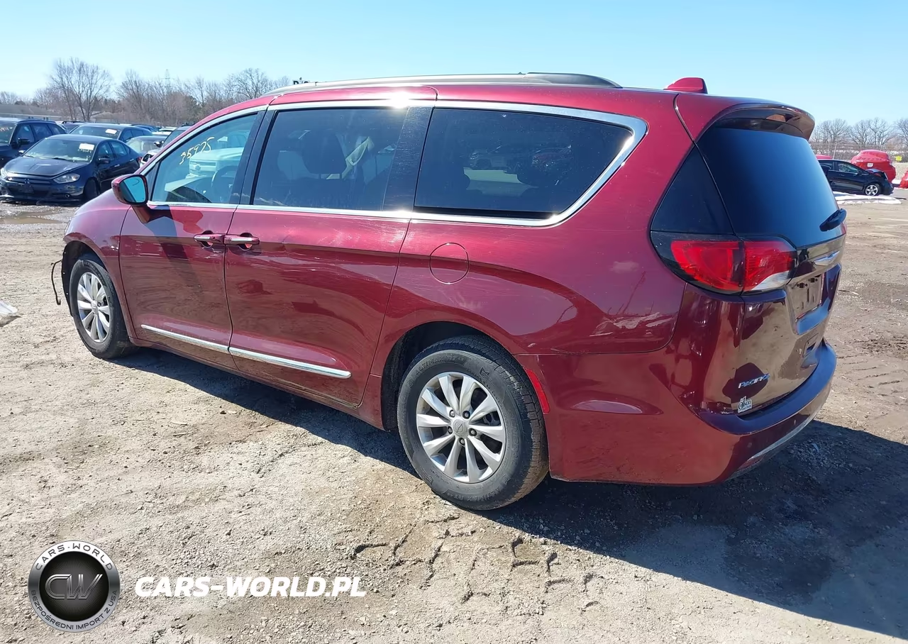 2017 Chrysler Pacifica Touring-L VIN:2C4RC1BG4HR667847 - 3