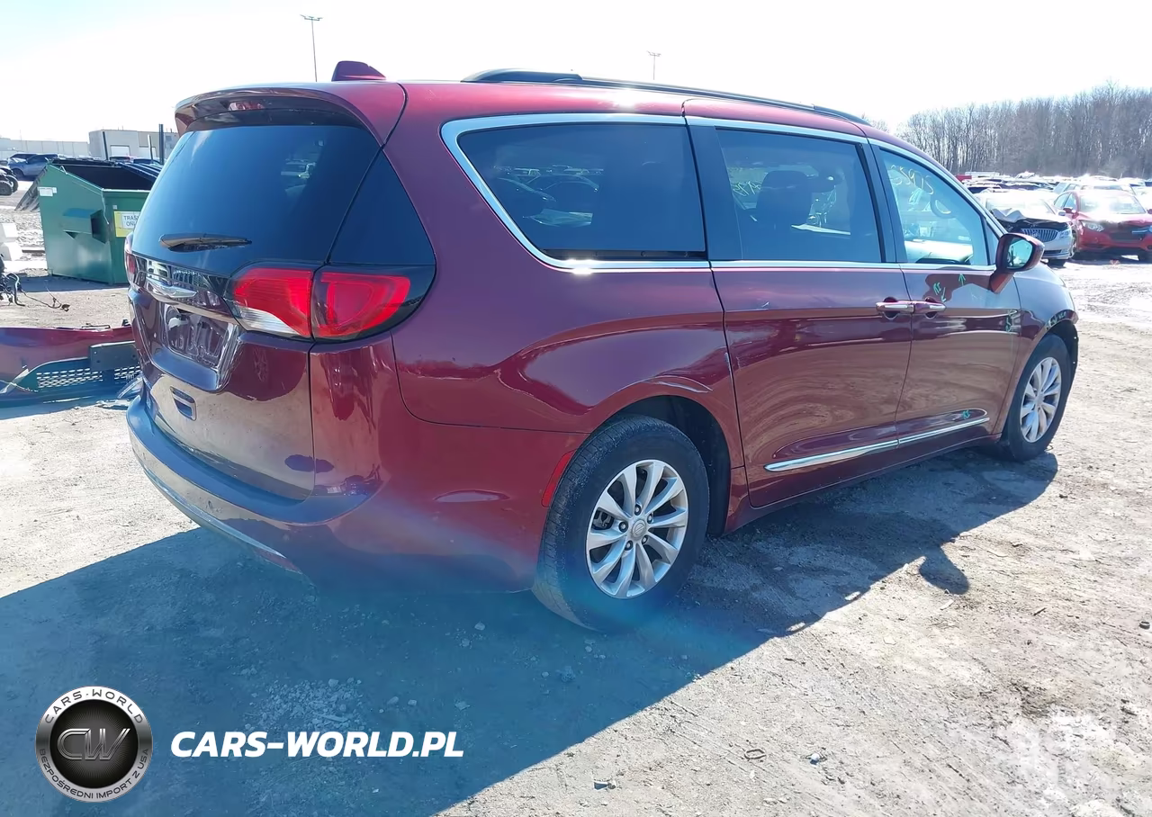 2017 Chrysler Pacifica Touring-L VIN:2C4RC1BG4HR667847 - 4