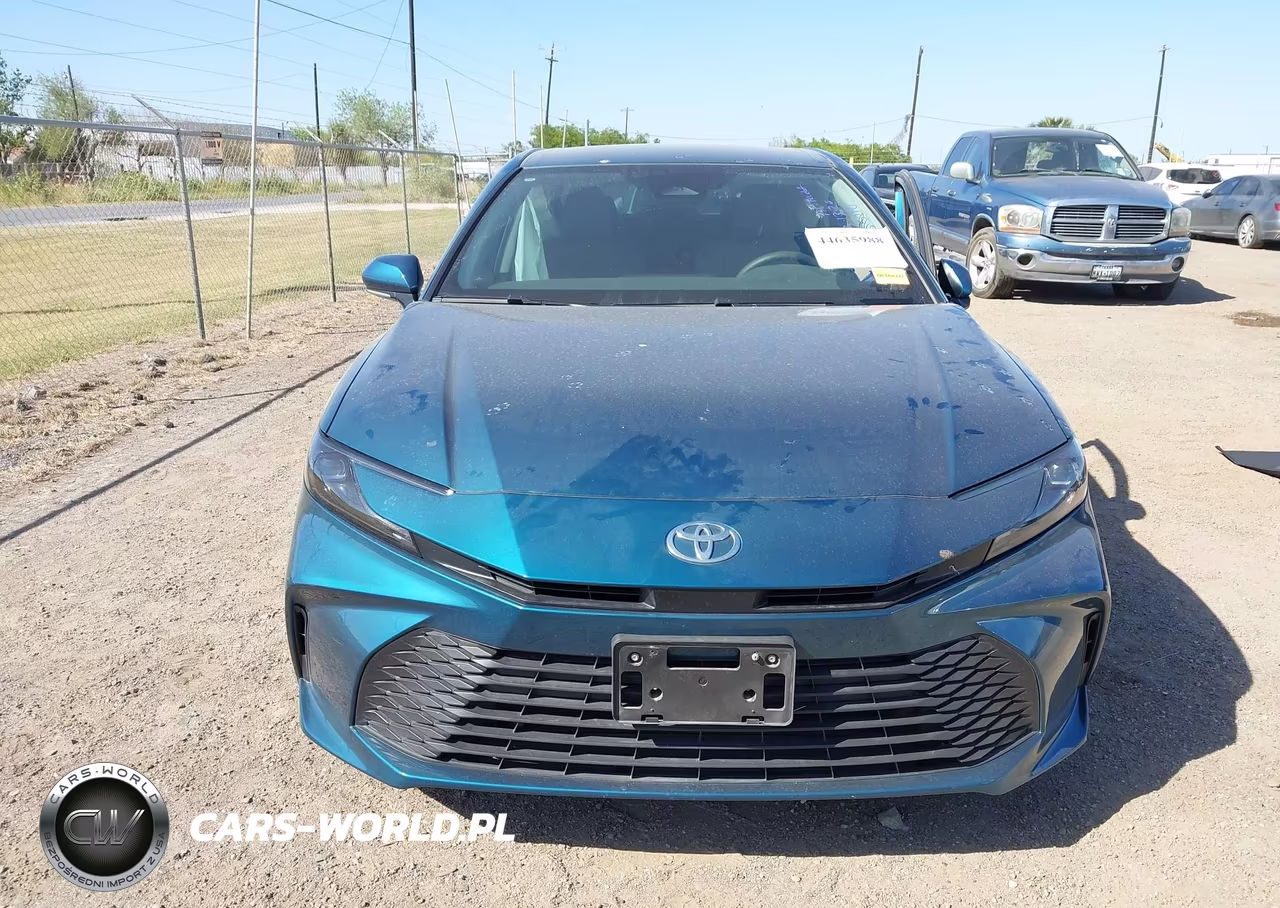 2025 Toyota Camry Le VIN:4T1DAACK7SU070328 - 13