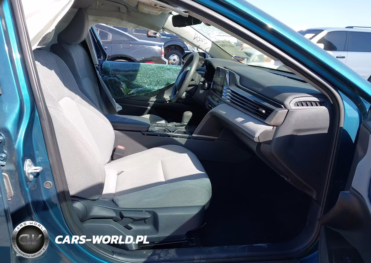 2025 Toyota Camry Le VIN:4T1DAACK7SU070328 - 5
