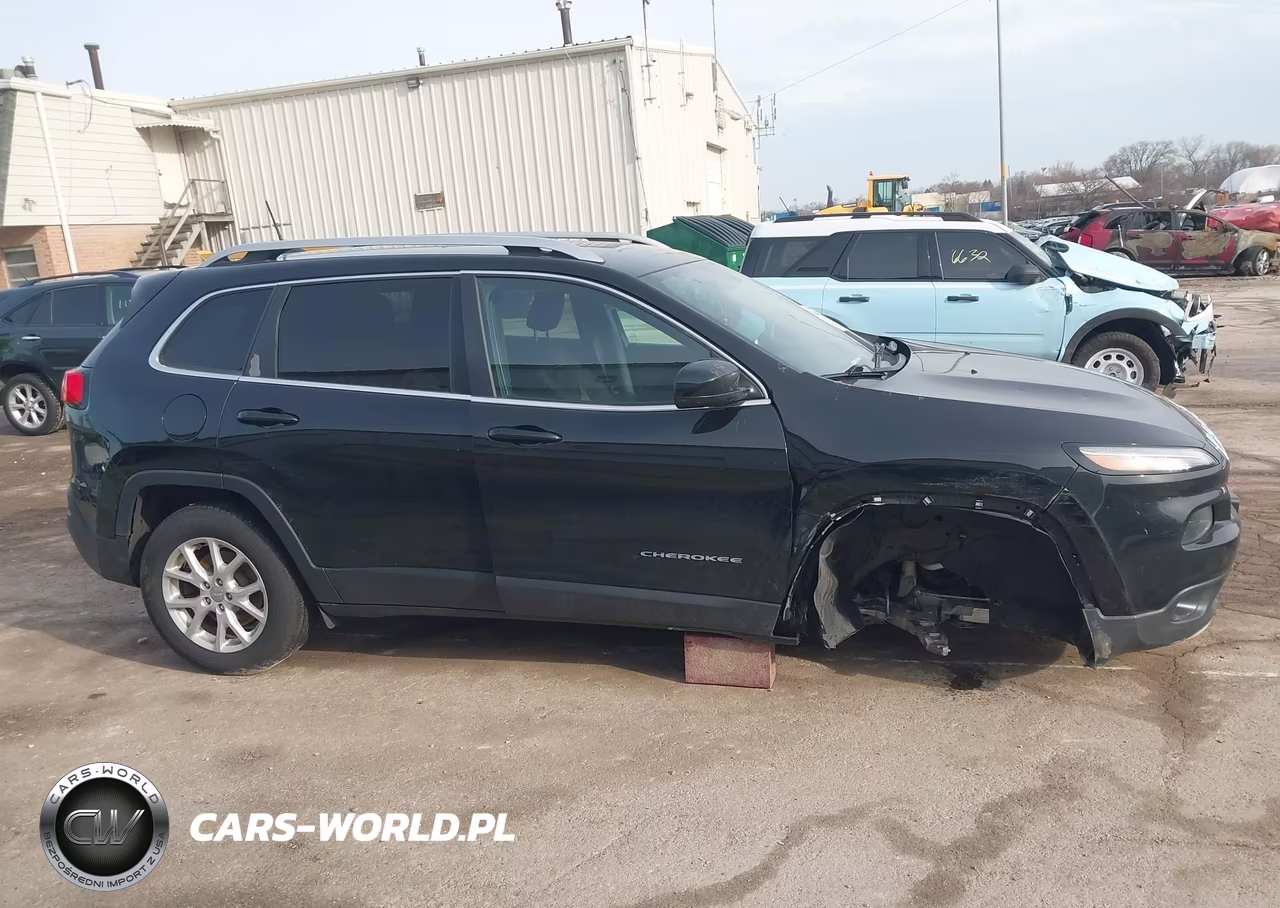 2018 Jeep Cherokee Latitude 4X4 VIN:1C4PJMCB6JD572359 - 13