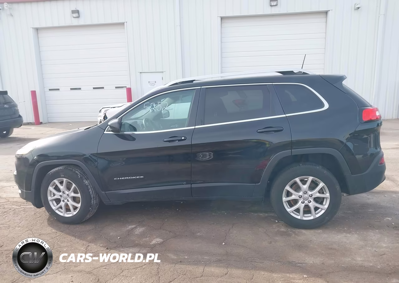 2018 Jeep Cherokee Latitude 4X4 VIN:1C4PJMCB6JD572359 - 14