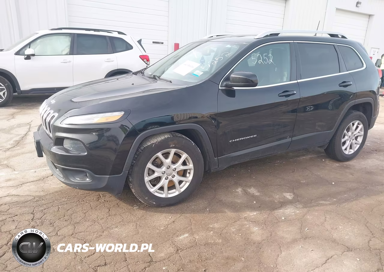 2018 Jeep Cherokee Latitude 4X4 VIN:1C4PJMCB6JD572359 - 2