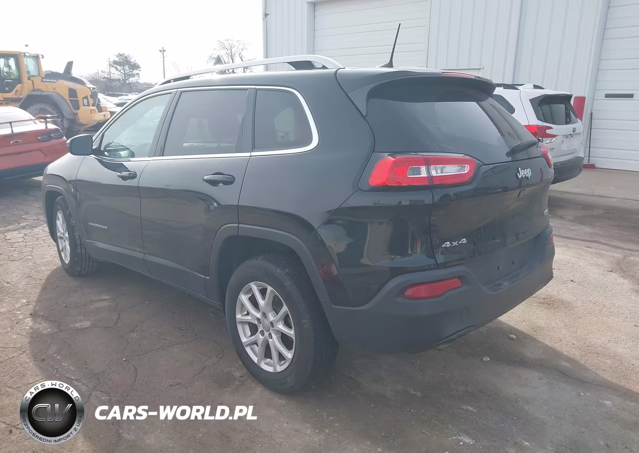 2018 Jeep Cherokee Latitude 4X4 VIN:1C4PJMCB6JD572359 - 3