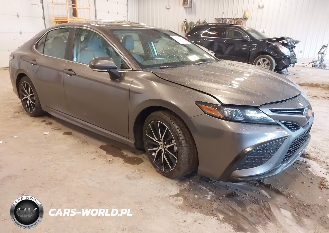 2024 Toyota Camry Hybrid Se