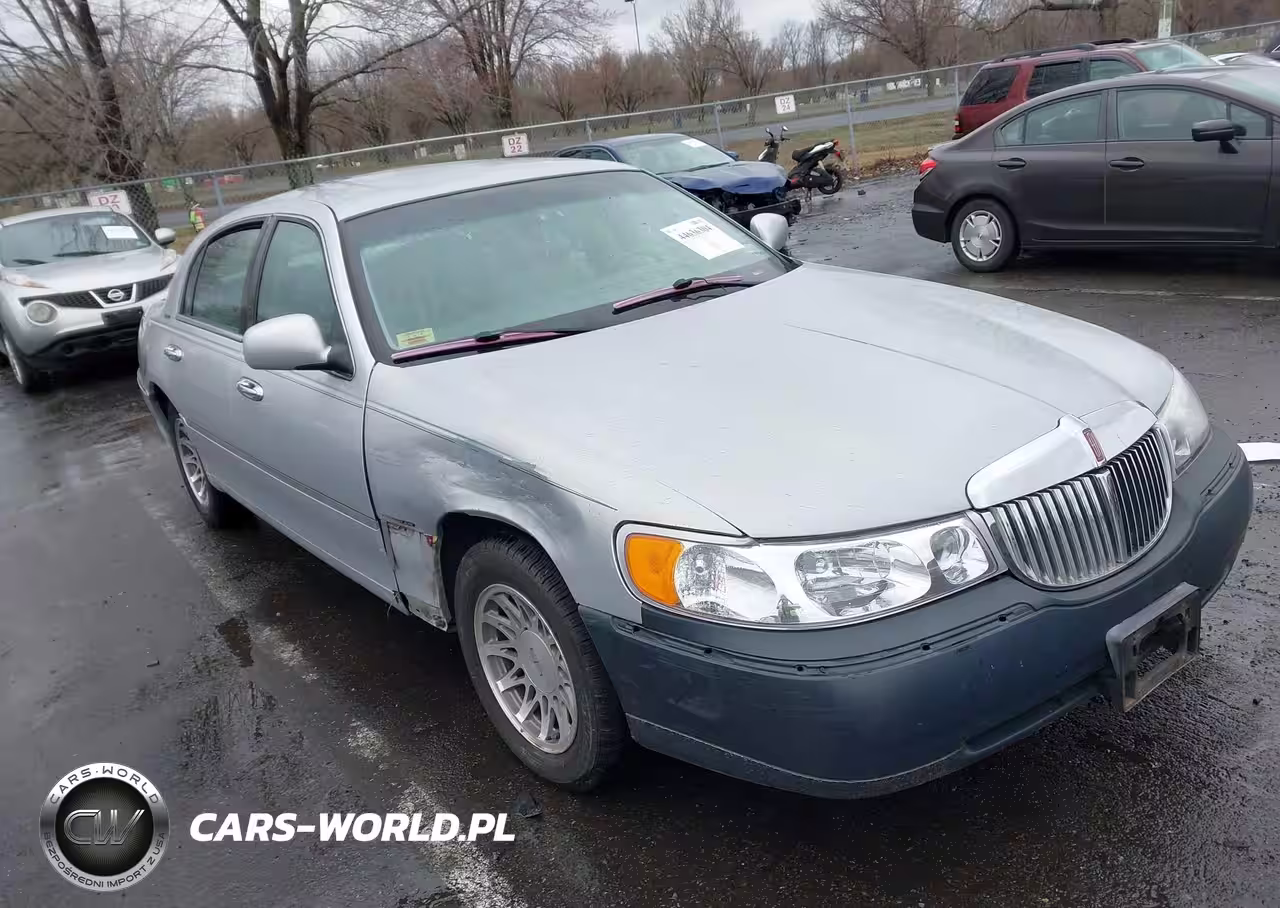 2000 Lincoln Town Car Signature