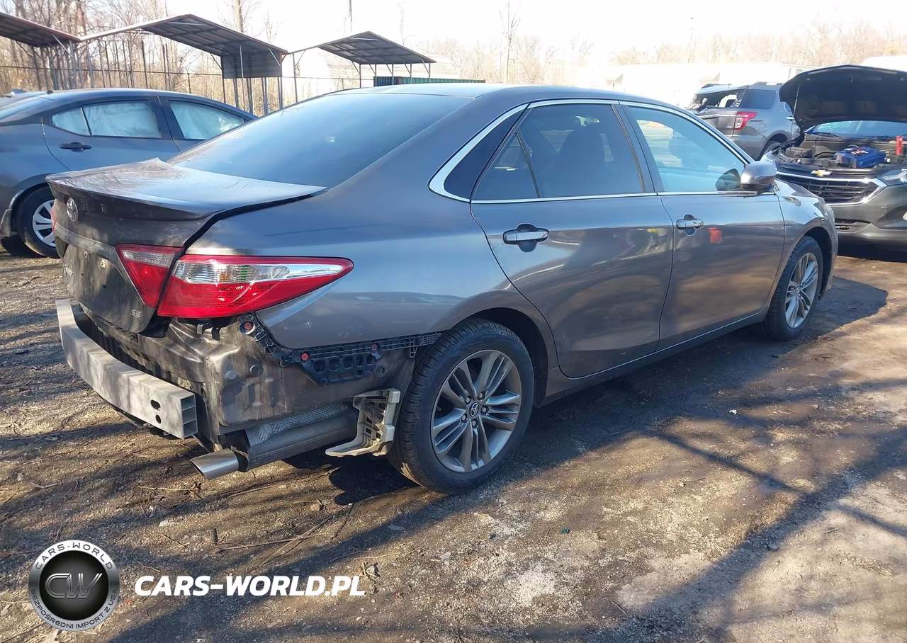 2017 Toyota Camry Se VIN:4T1BF1FK5HU321165 - 4