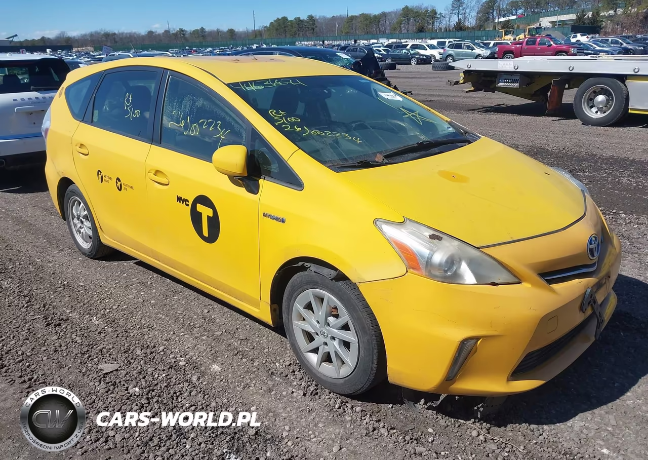 2013 Toyota Prius V Two – zdjęcie 1 z 15