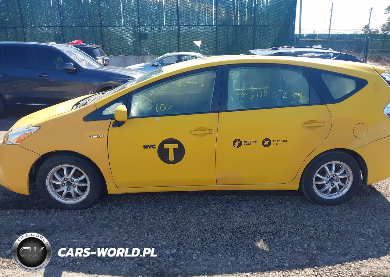 2013 Toyota Prius V Two VIN:JTDZN3EUXD3227612 - 13