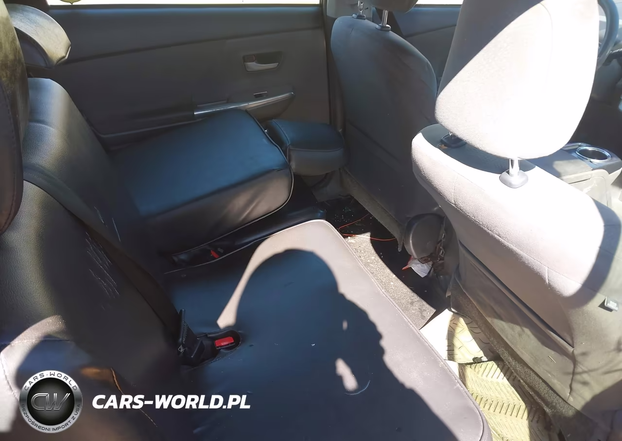 2013 Toyota Prius V Two VIN:JTDZN3EUXD3227612 - 8
