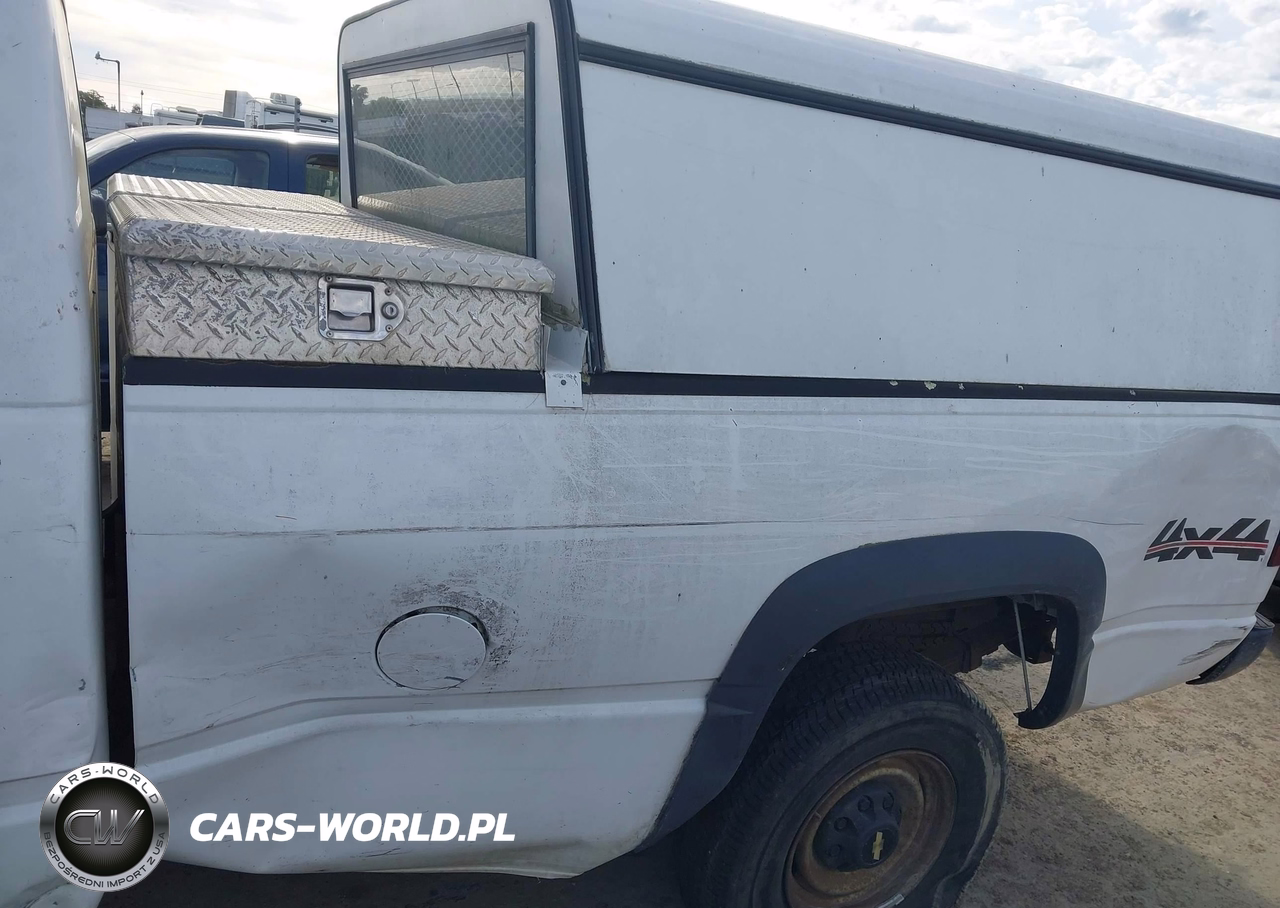 2000 Chevrolet K2500 VIN:1GCGK24R0YF486511 - 6