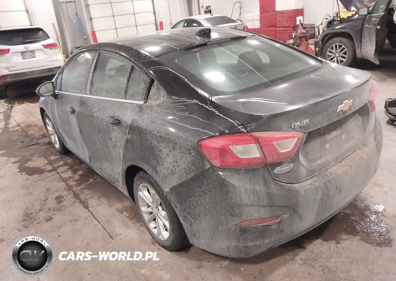 2019 Chevrolet Cruze Lt VIN:1G1BE5SM1K7145252 - 3