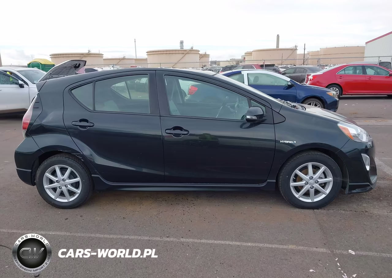 2017 Toyota Prius C One VIN:JTDKDTB33H1598435 - 13