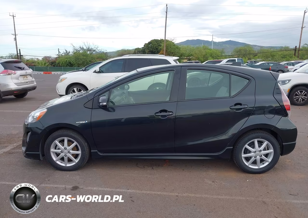 2017 Toyota Prius C One VIN:JTDKDTB33H1598435 - 14