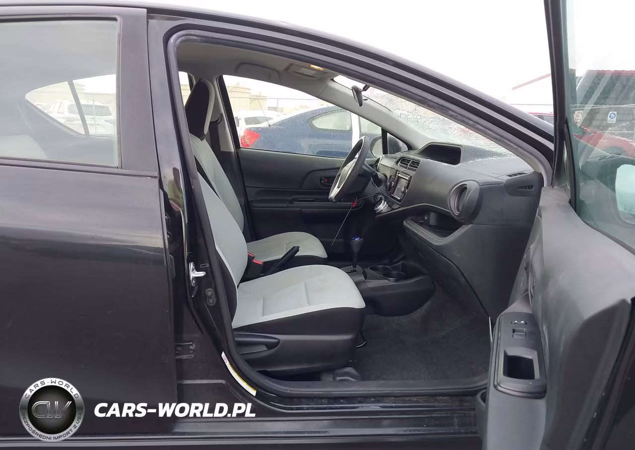2017 Toyota Prius C One VIN:JTDKDTB33H1598435 - 5