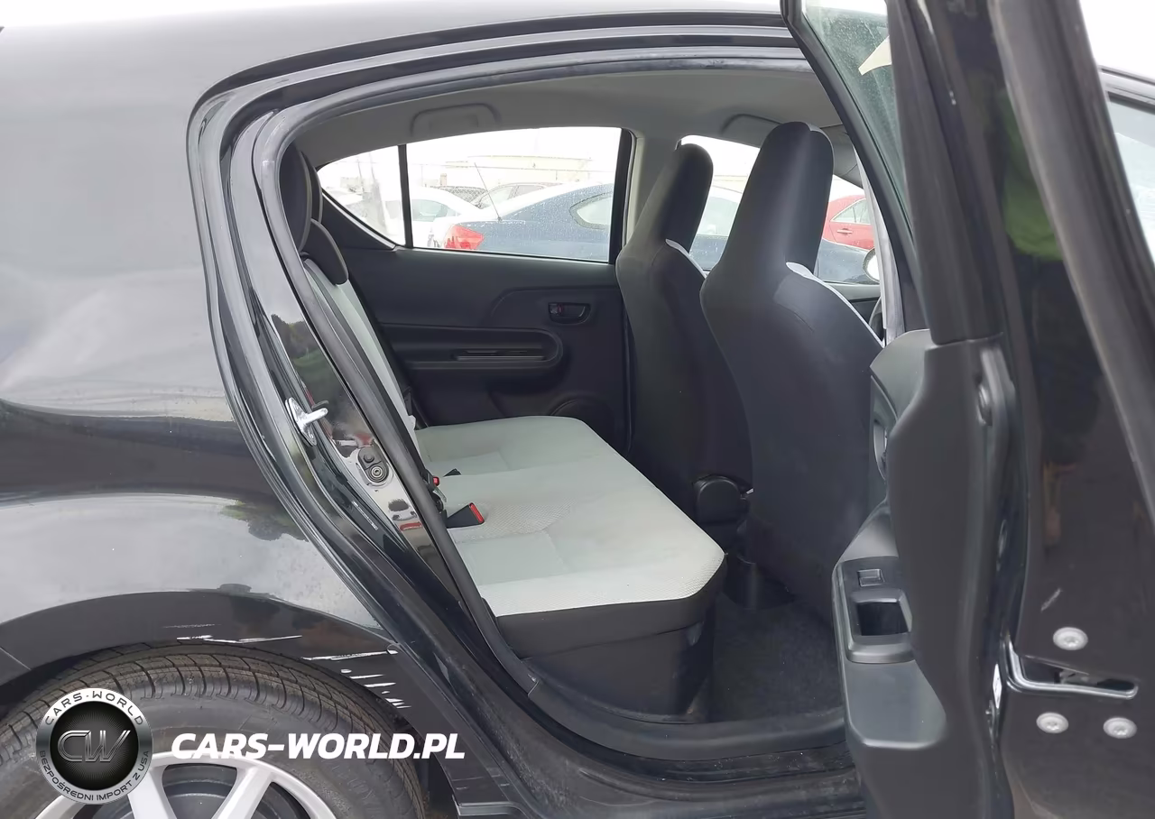 2017 Toyota Prius C One VIN:JTDKDTB33H1598435 - 8