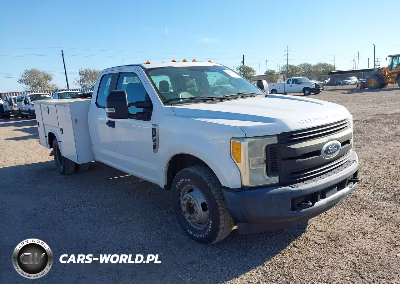 2017 Ford F-350 Chassis Xl