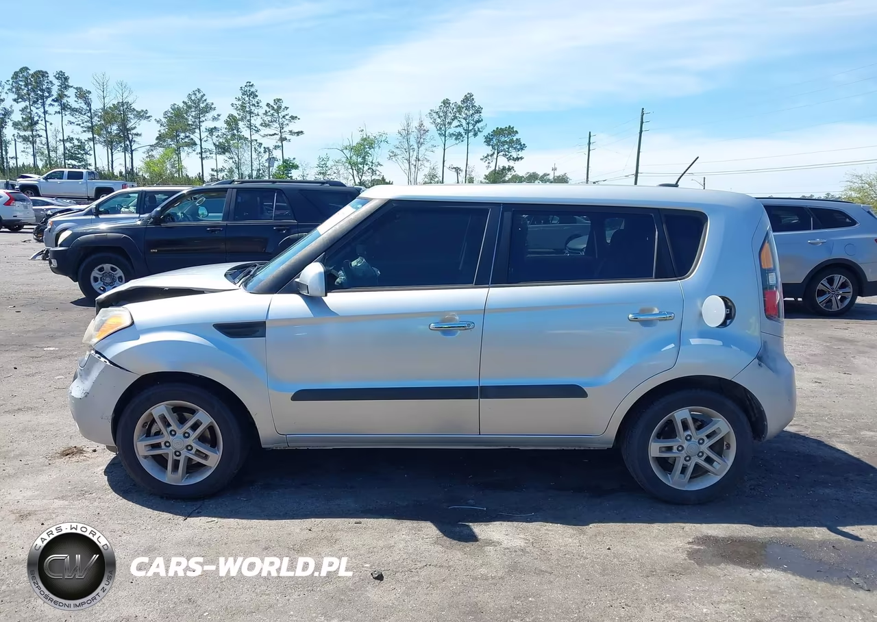2011 Kia Soul + VIN:KNDJT2A25B7704776 - 14