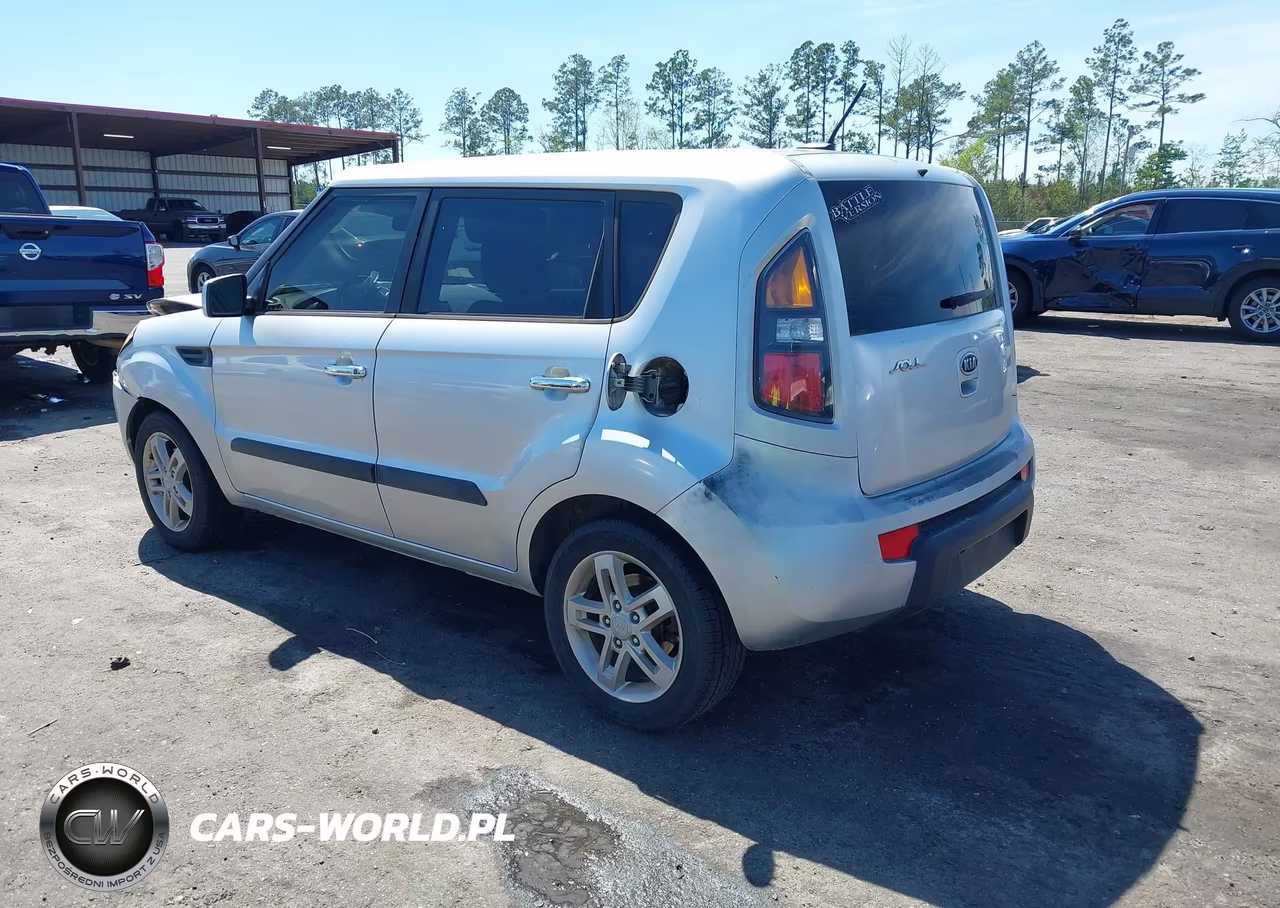 2011 Kia Soul + VIN:KNDJT2A25B7704776 - 3