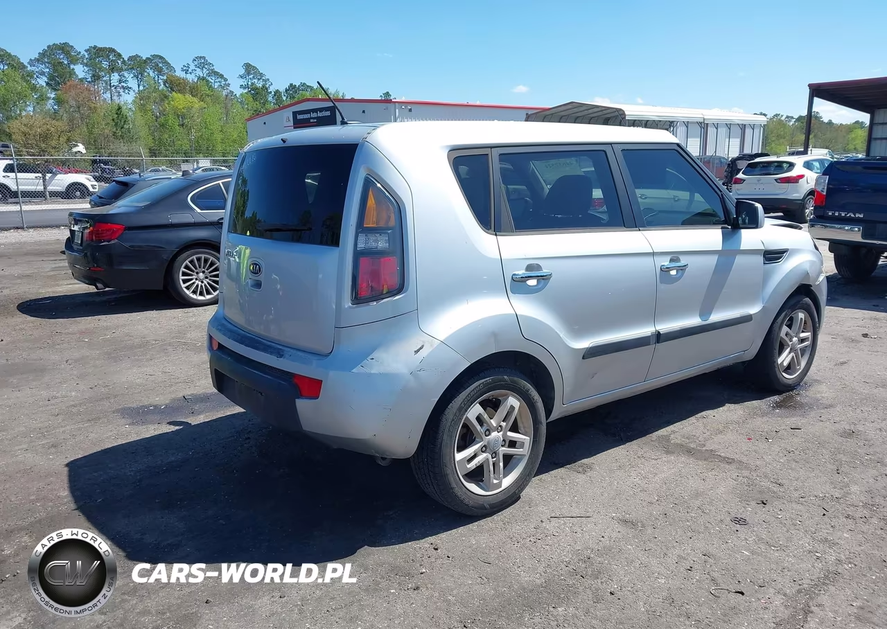 2011 Kia Soul + VIN:KNDJT2A25B7704776 - 4