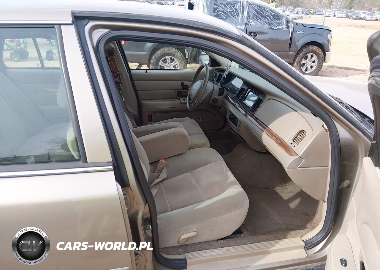 2004 Ford Crown Victoria Standard VIN:2FAFP73W74X150599 - 5