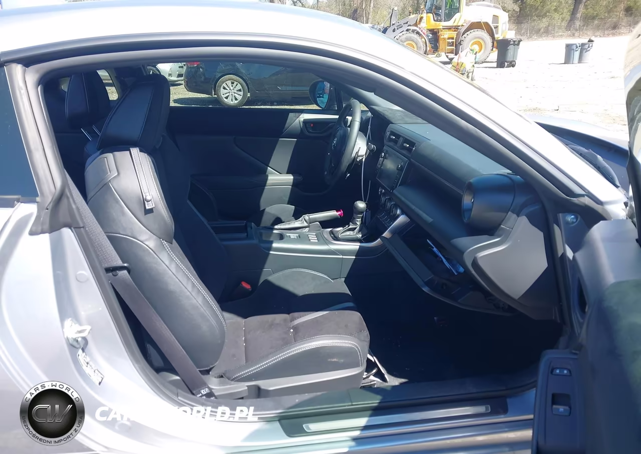 2025 Toyota Gr86 Premium VIN:JF1ZNBE13S8756664 - 5