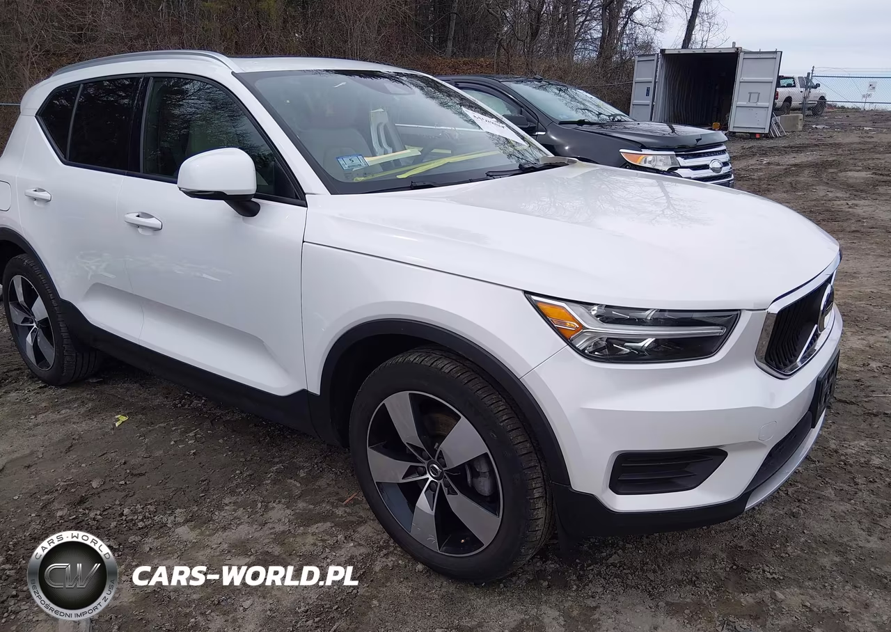 2022 Volvo Xc40 T5 Momentum