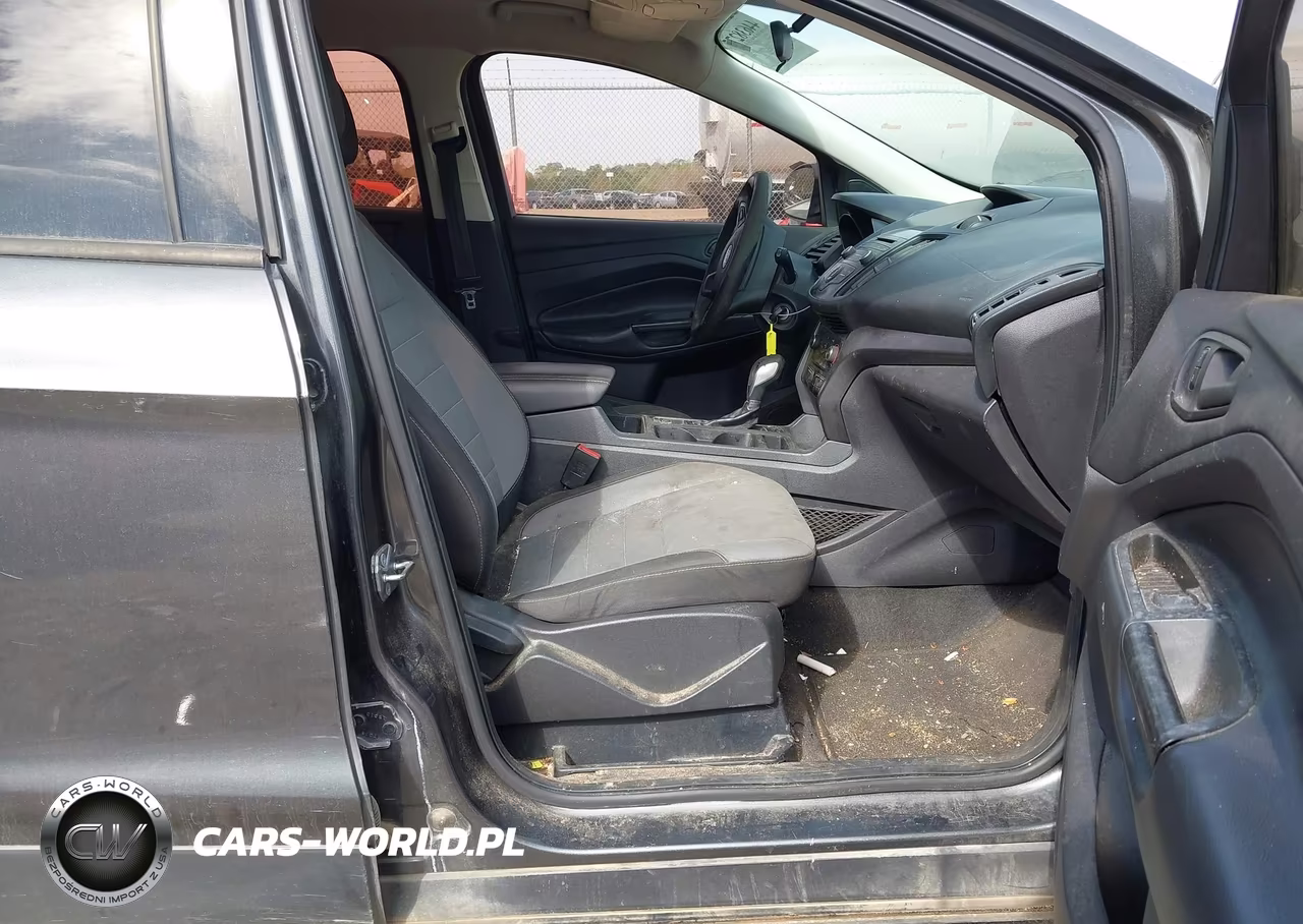2017 Ford Escape S VIN:1FMCU0F7XHUB02282 - 5