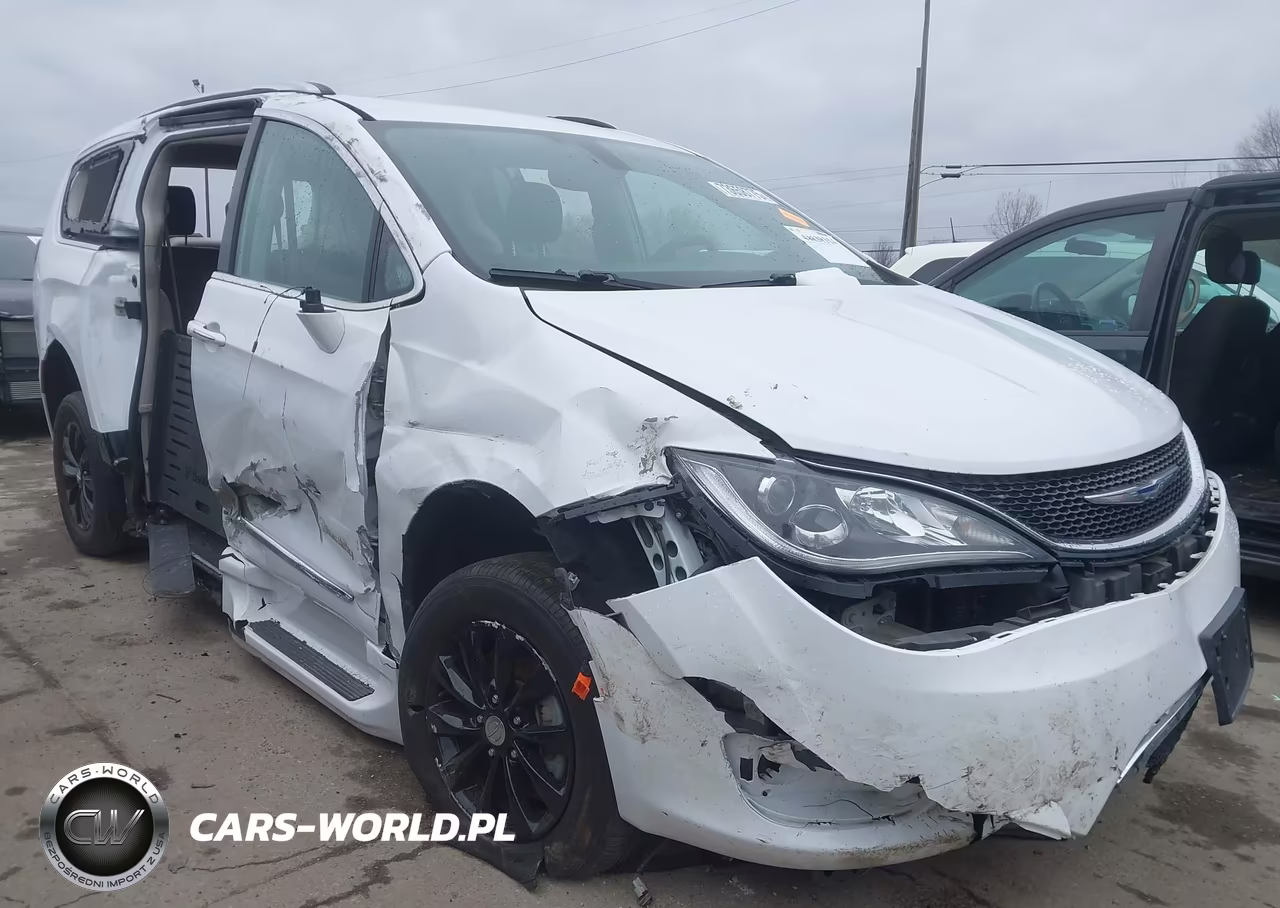 2018 Chrysler Pacifica Touring L VIN:2C4RC1BG5JR305743 - 6
