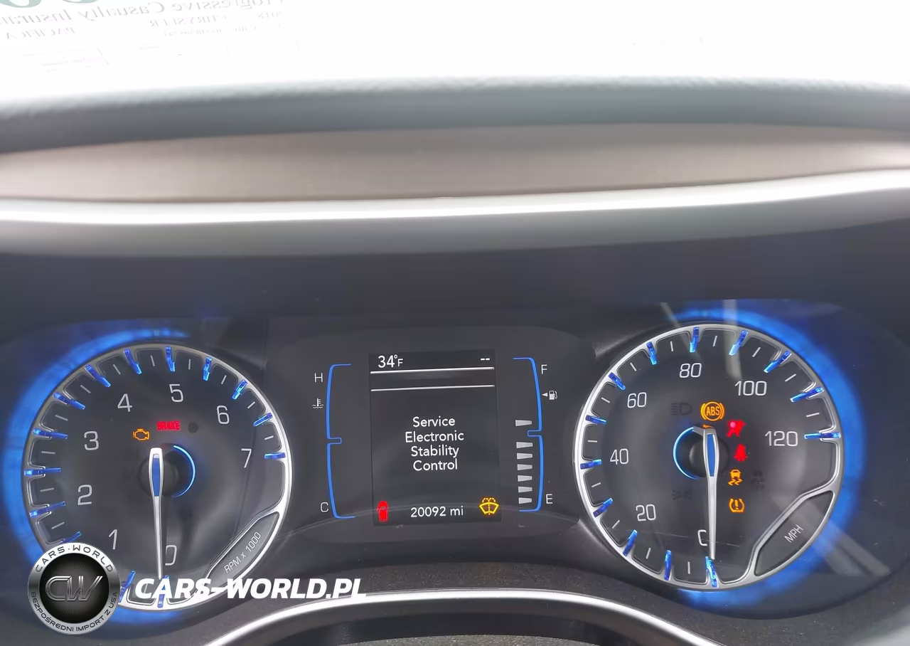 2018 Chrysler Pacifica Touring L VIN:2C4RC1BG5JR305743 - 7