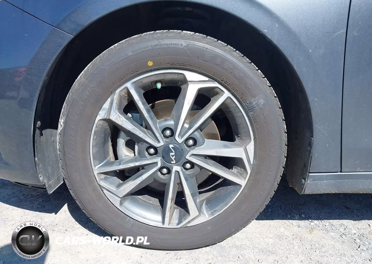 2024 Kia Forte Lxs VIN:3KPF24AD0RE744988 - 12