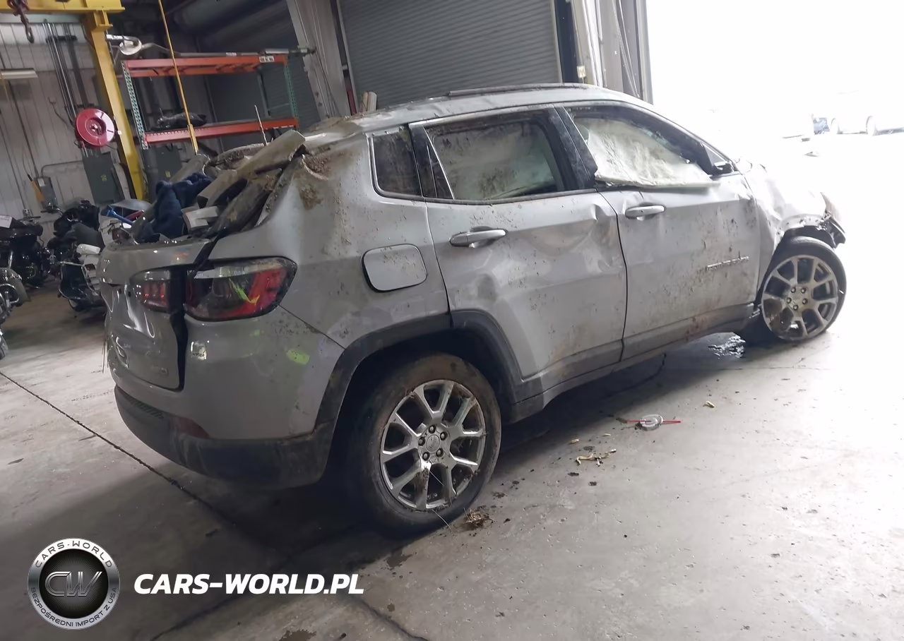 2022 Jeep Compass Latitude Lux 4X4 VIN:3C4NJDFB6NT101329 - 3