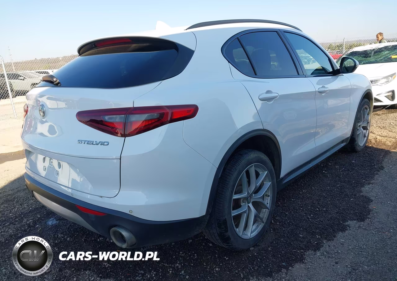 2018 Alfa Romeo Stelvio Ti Sport Awd VIN:ZASFAKNNXJ7B81566 - 4