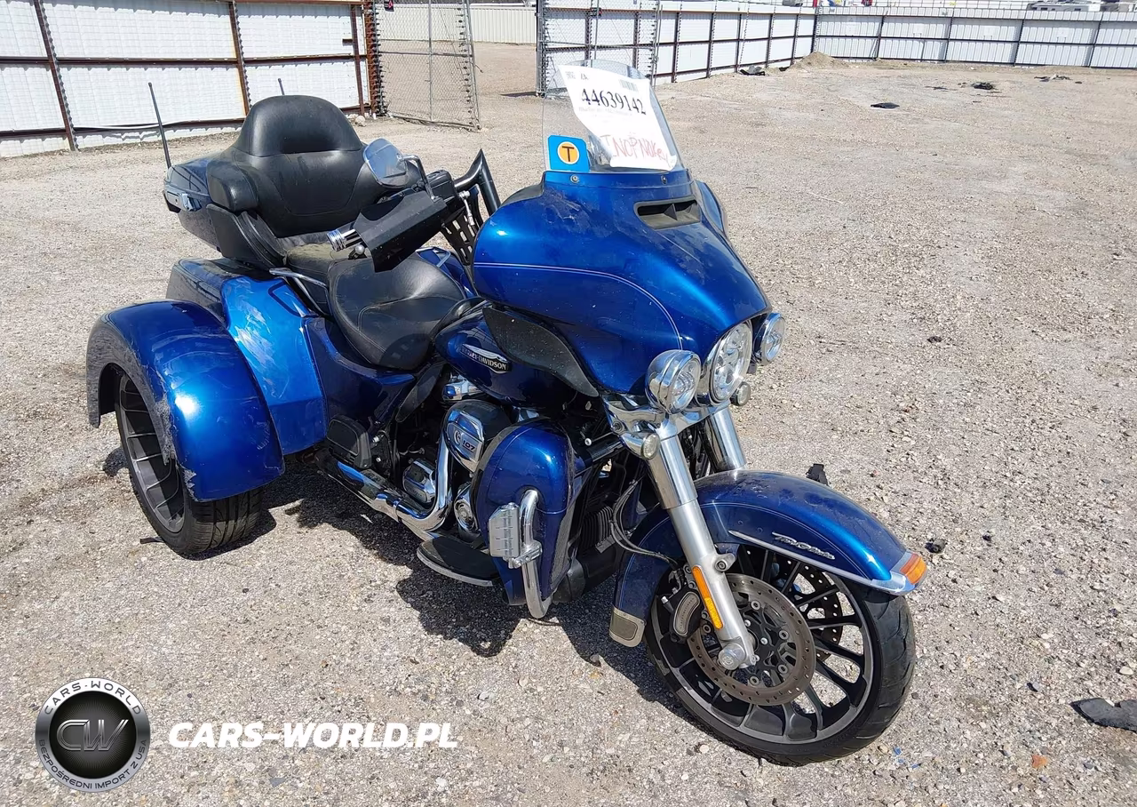 2017 Harley-Davidson Flhtcutg Tri Glide Ultra