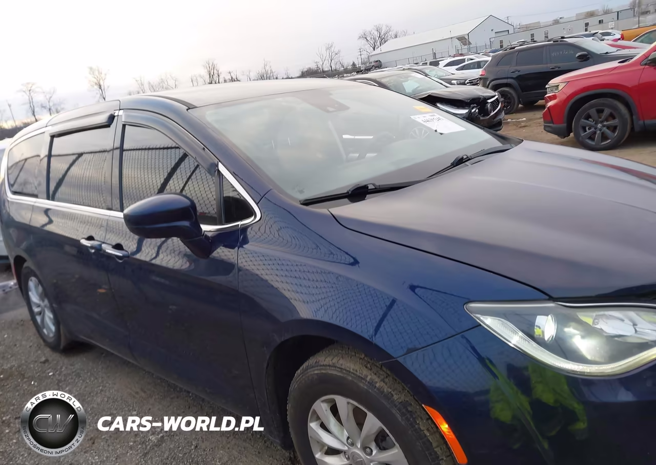 2019 Chrysler Pacifica Touring Plus VIN:2C4RC1FG9KR635784 - 14