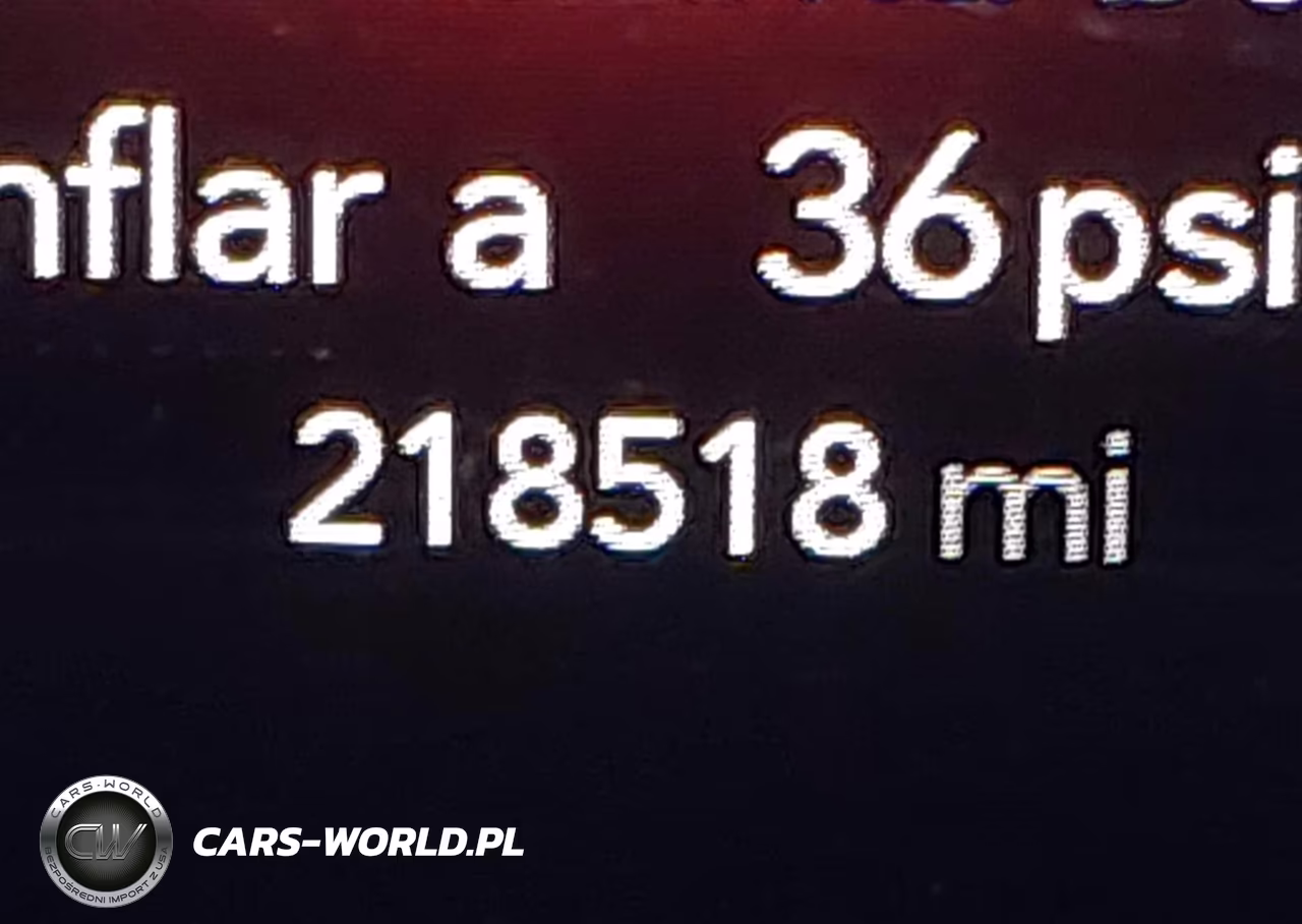 2019 Chrysler Pacifica Touring Plus VIN:2C4RC1FG9KR635784 - 16