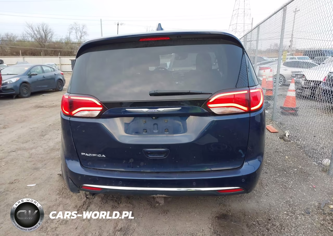 2019 Chrysler Pacifica Touring Plus VIN:2C4RC1FG9KR635784 - 17