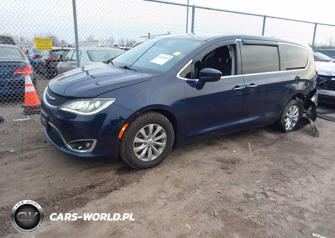 2019 Chrysler Pacifica Touring Plus VIN:2C4RC1FG9KR635784 - 2