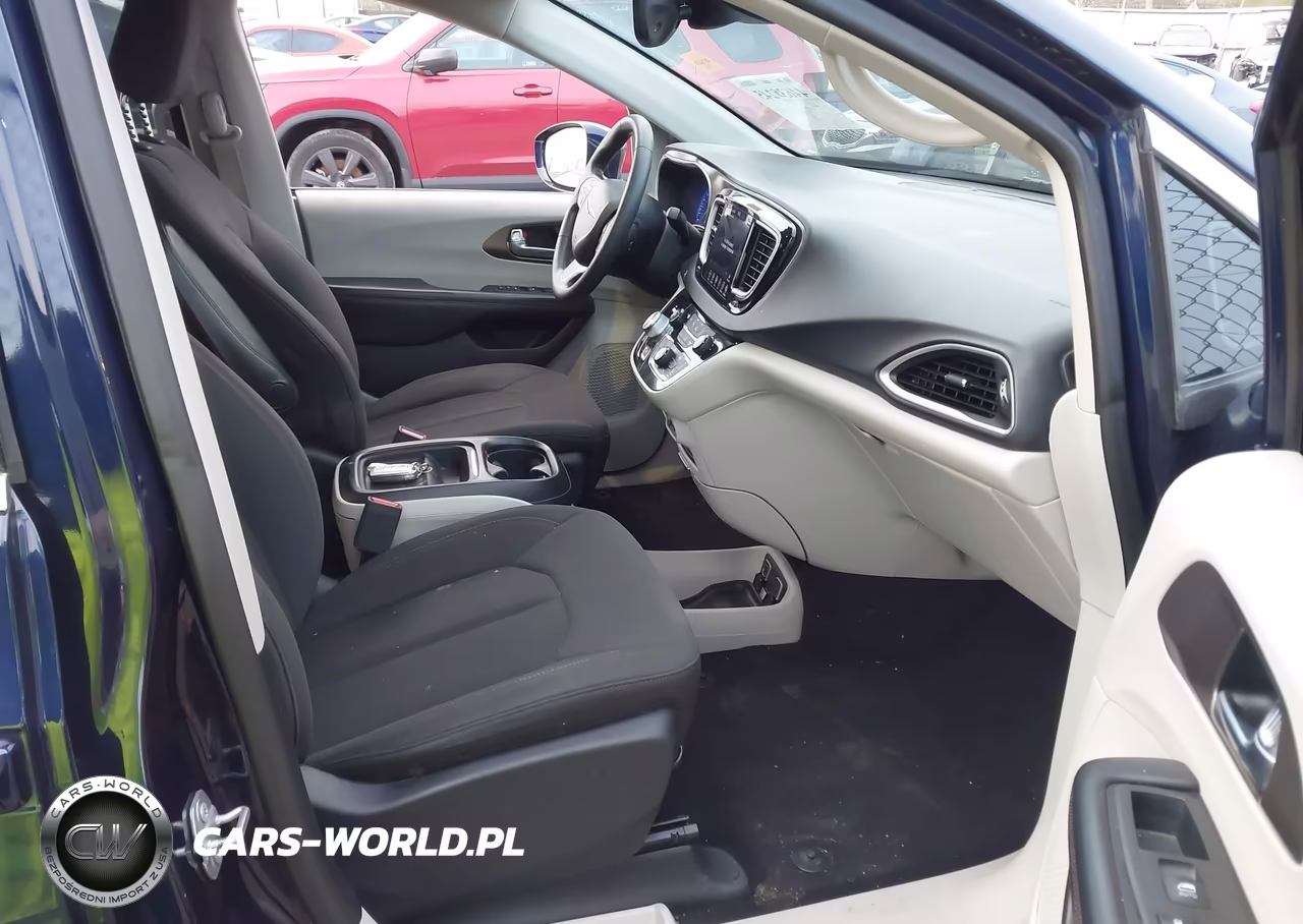 2019 Chrysler Pacifica Touring Plus VIN:2C4RC1FG9KR635784 - 5