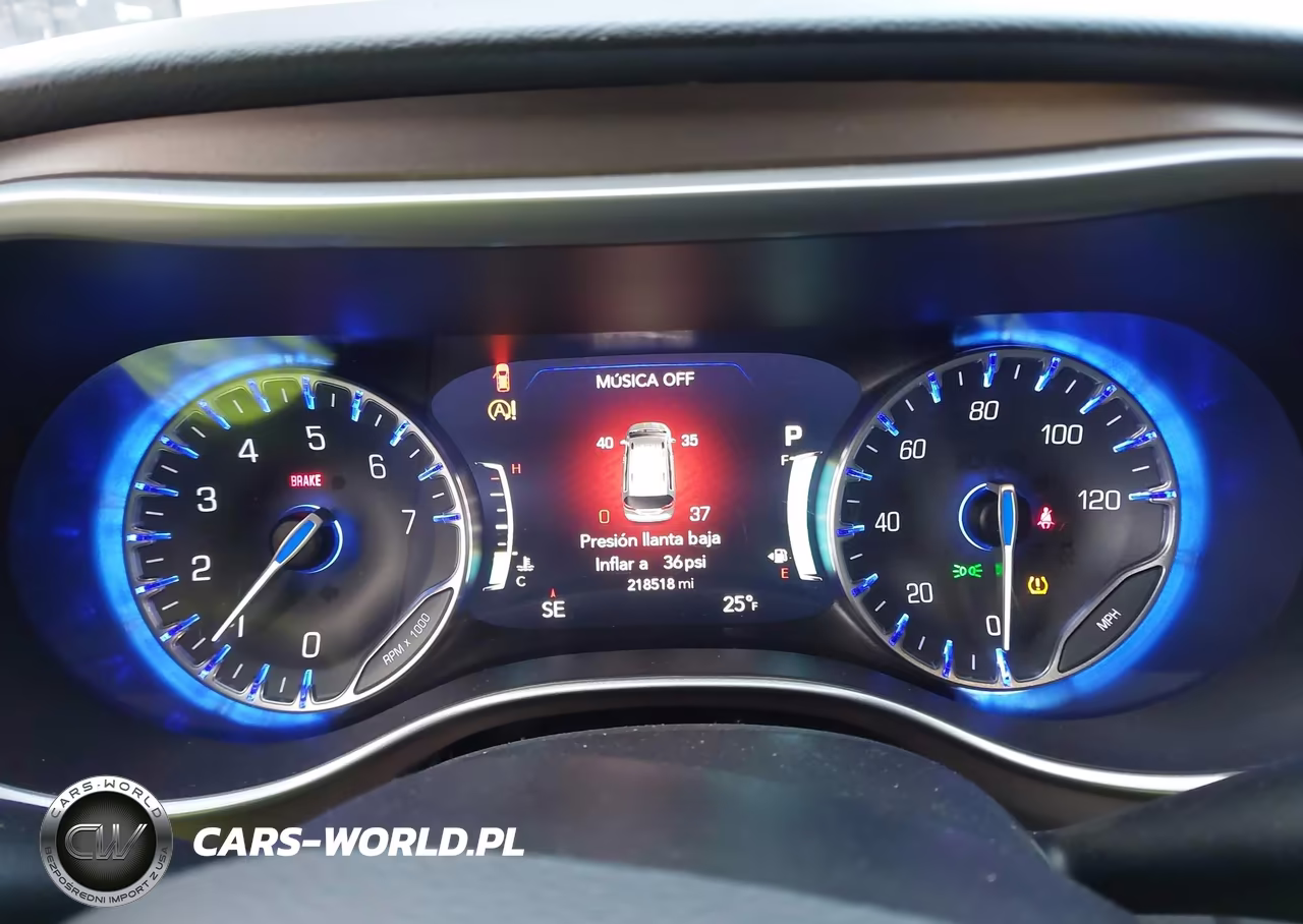 2019 Chrysler Pacifica Touring Plus VIN:2C4RC1FG9KR635784 - 7