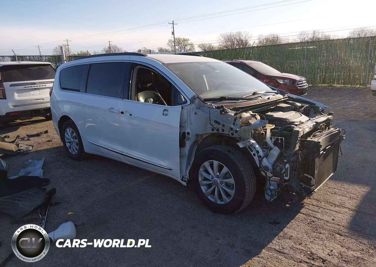 2017 Chrysler Pacifica Touring-L