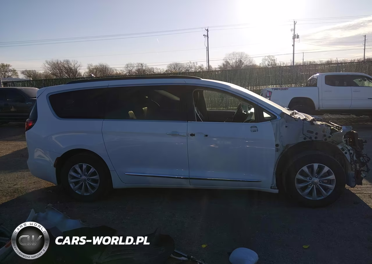 2017 Chrysler Pacifica Touring-L VIN:2C4RC1BG0HR540450 - 14