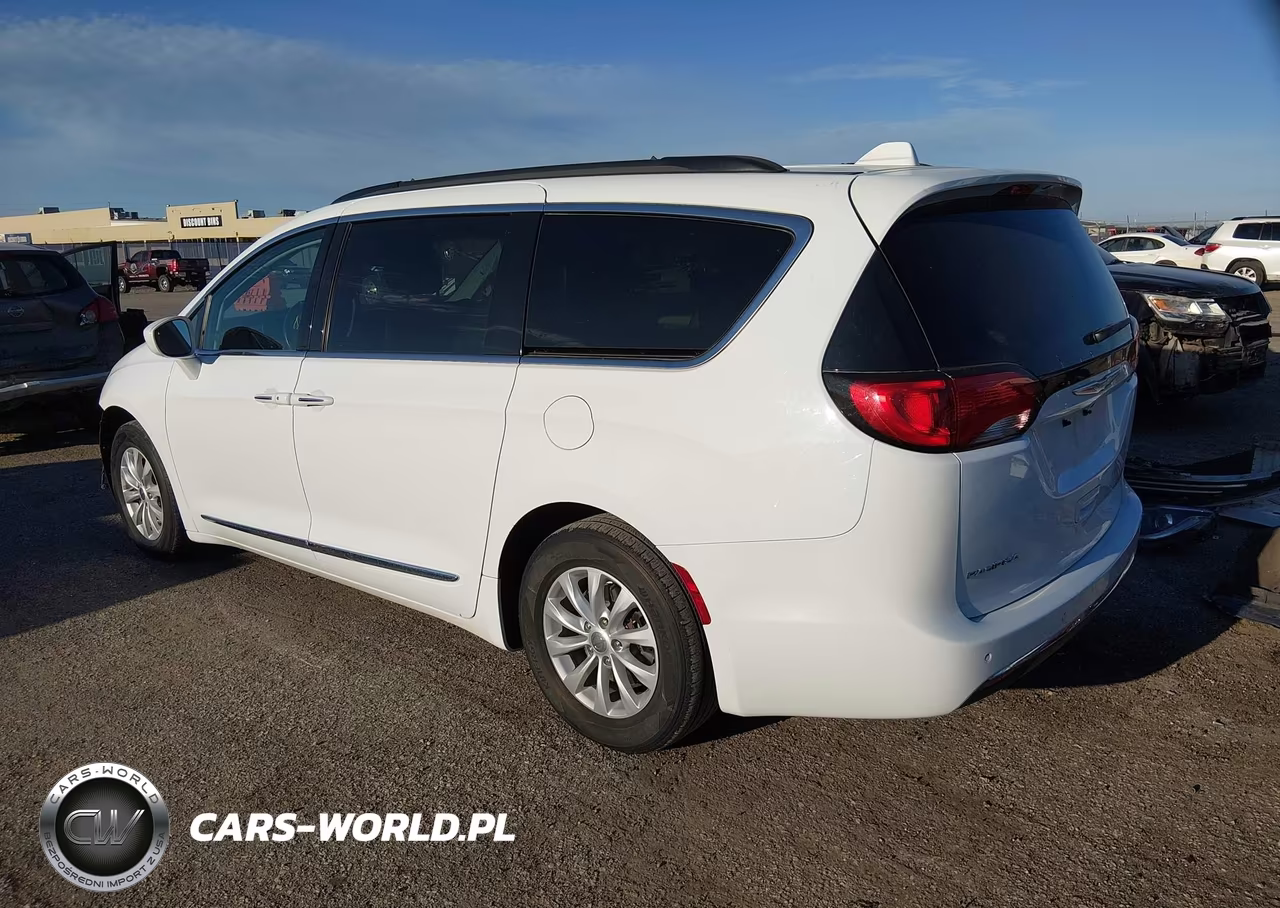 2017 Chrysler Pacifica Touring-L VIN:2C4RC1BG0HR540450 - 3