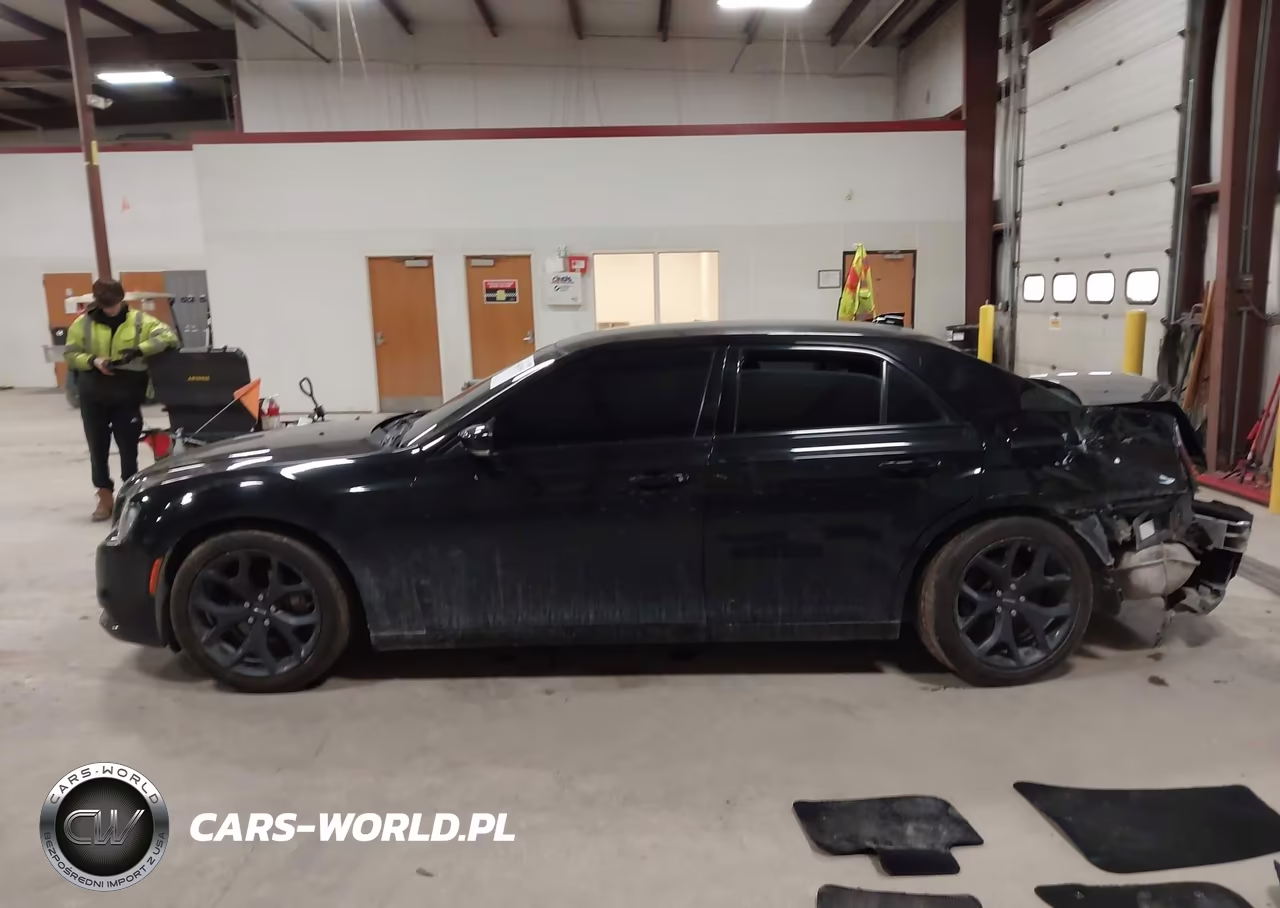 2021 Chrysler 300 300S VIN:2C3CCABG2MH532974 - 13