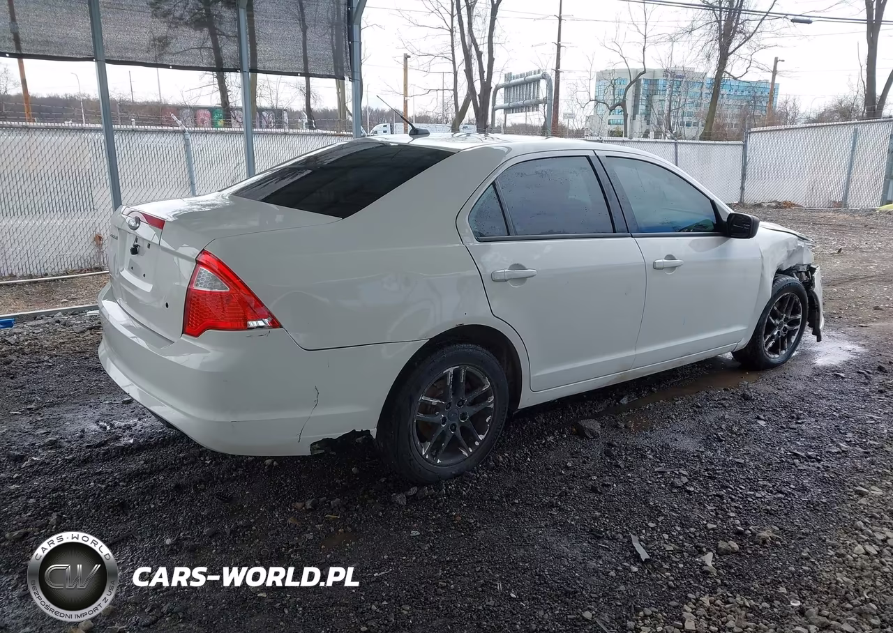 2012 Ford Fusion S VIN:3FAHP0GA2CR340497 - 4