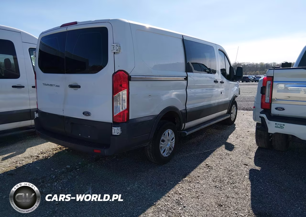 2018 Ford Transit-250 VIN:1FTYR1YM5JKB17102 - 4