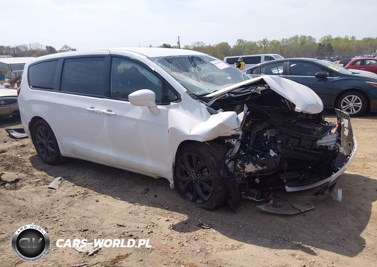 2020 Chrysler Pacifica Touring