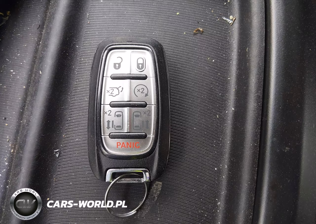 2020 Chrysler Pacifica Touring VIN:2C4RC1FG1LR150136 - 11